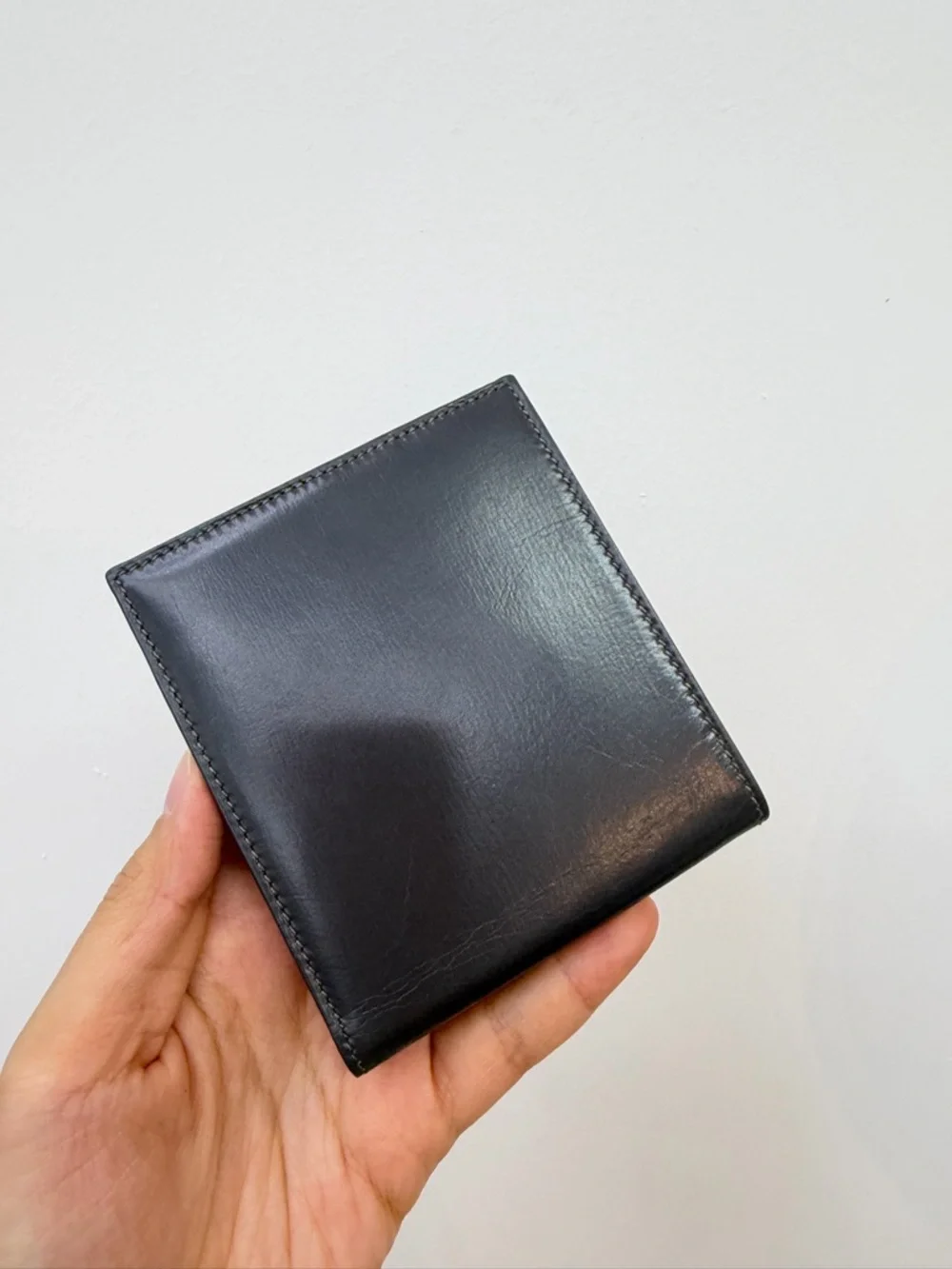 Gucci Classic Men's grey Leather Bifold Wallet with Corner Metal Accents